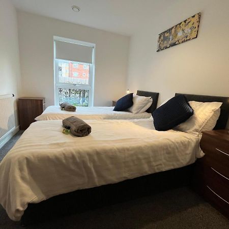 2 Double Beds Or 4 Singles, 2 Bathrooms, Free Parking, Smart Tv'S, Close To Gunwharf Quays, Beach & Historic Dockyard Portsmouth Exteriér fotografie