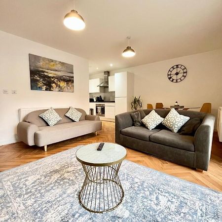 2 Double Beds Or 4 Singles, 2 Bathrooms, Free Parking, Smart Tv'S, Close To Gunwharf Quays, Beach & Historic Dockyard Portsmouth Exteriér fotografie