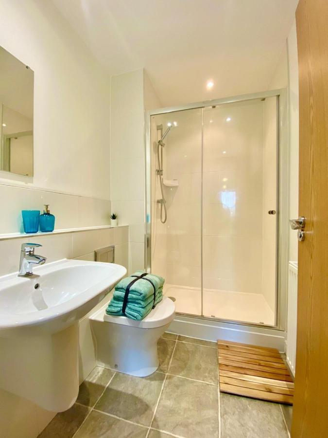 2 Double Beds Or 4 Singles, 2 Bathrooms, Free Parking, Smart Tv'S, Close To Gunwharf Quays, Beach & Historic Dockyard Portsmouth Exteriér fotografie