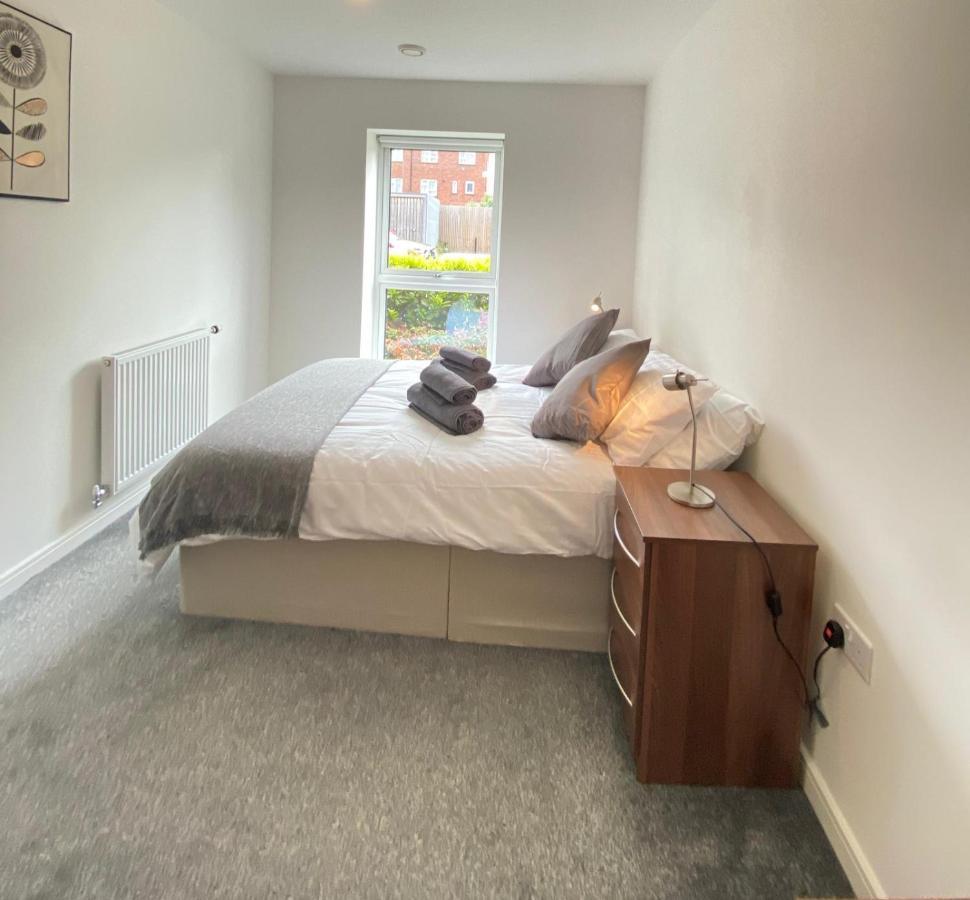 2 Double Beds Or 4 Singles, 2 Bathrooms, Free Parking, Smart Tv'S, Close To Gunwharf Quays, Beach & Historic Dockyard Portsmouth Exteriér fotografie