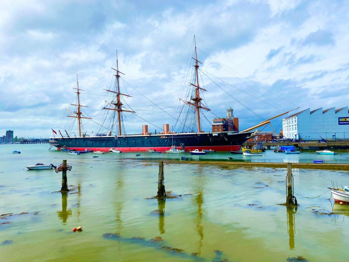 2 Double Beds Or 4 Singles, 2 Bathrooms, Free Parking, Smart Tv'S, Close To Gunwharf Quays, Beach & Historic Dockyard Portsmouth Exteriér fotografie