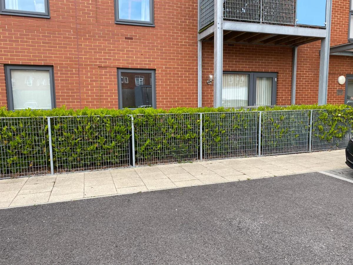 2 Double Beds Or 4 Singles, 2 Bathrooms, Free Parking, Smart Tv'S, Close To Gunwharf Quays, Beach & Historic Dockyard Portsmouth Exteriér fotografie