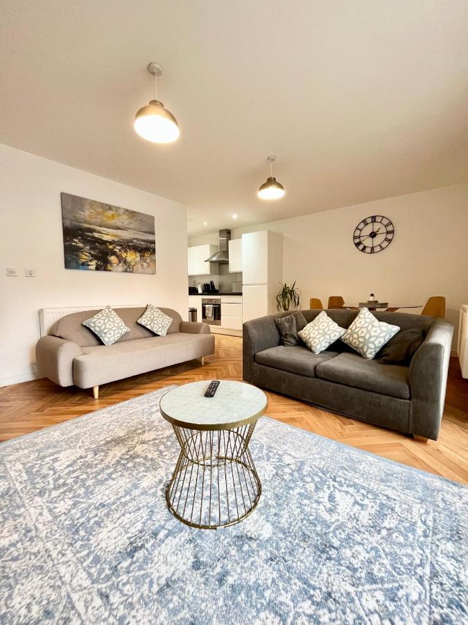 2 Double Beds Or 4 Singles, 2 Bathrooms, Free Parking, Smart Tv'S, Close To Gunwharf Quays, Beach & Historic Dockyard Portsmouth Exteriér fotografie