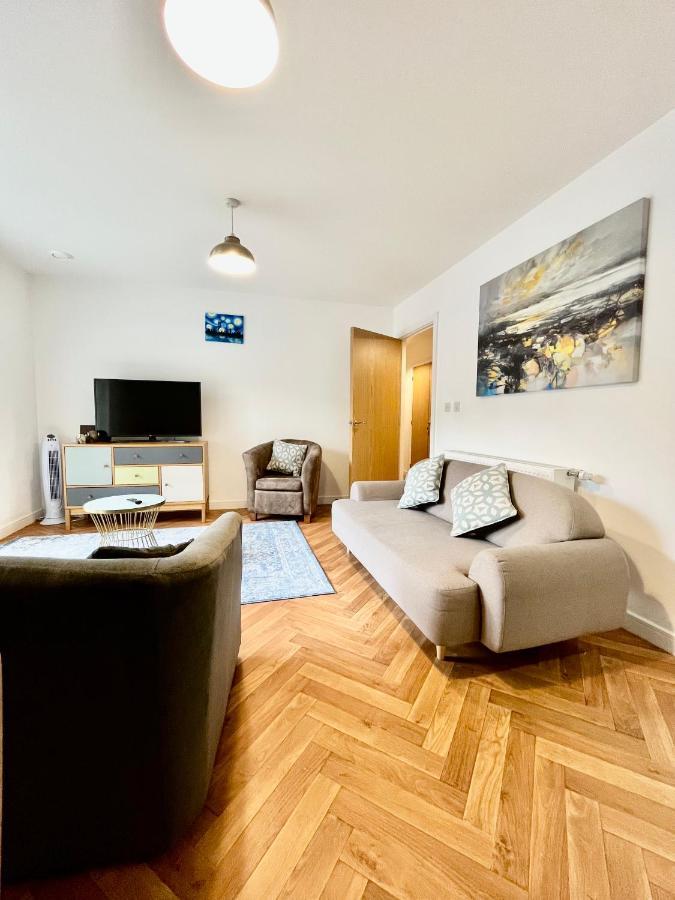 2 Double Beds Or 4 Singles, 2 Bathrooms, Free Parking, Smart Tv'S, Close To Gunwharf Quays, Beach & Historic Dockyard Portsmouth Exteriér fotografie